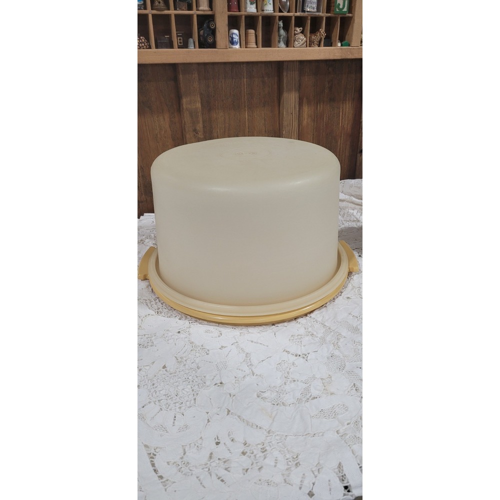 Vintage Tupperware 10" Cake Taker Yellow & Clear 6.5" tall Y2K